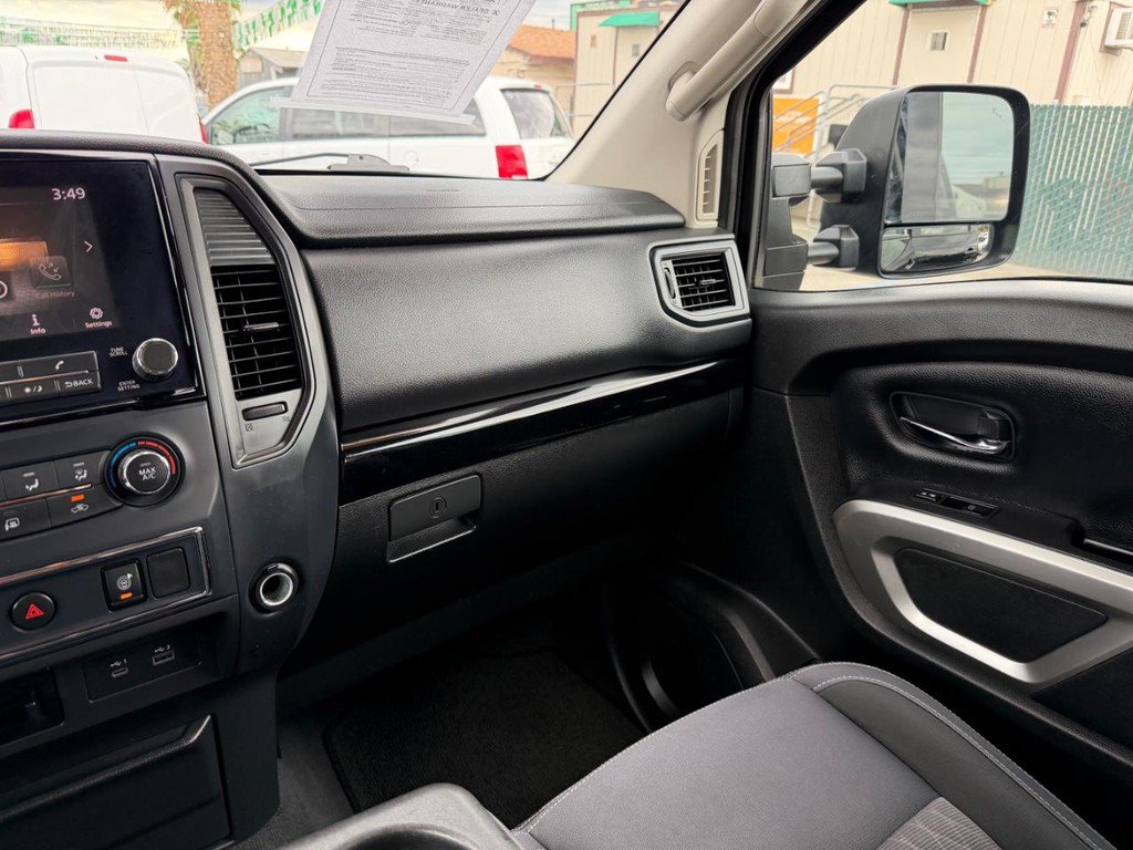 Used 2022 Nissan Titan SV AWD/4WD image 26
