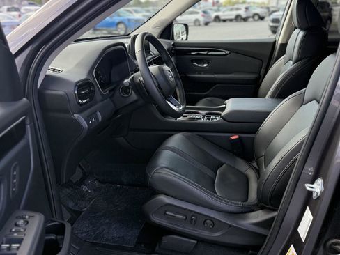 Certified 2025 Honda Pilot Touring image 18