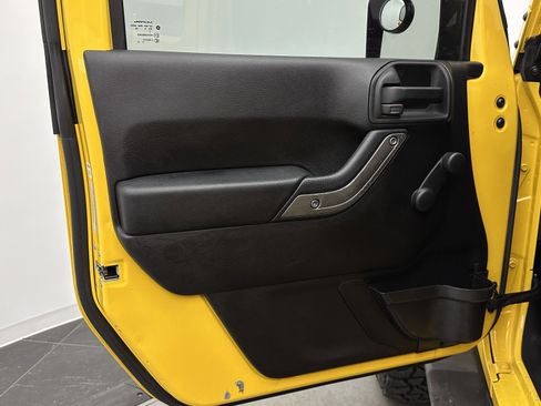 Used 2015 Jeep Wrangler Unlimited Sport w/ Connectivity Group image 8