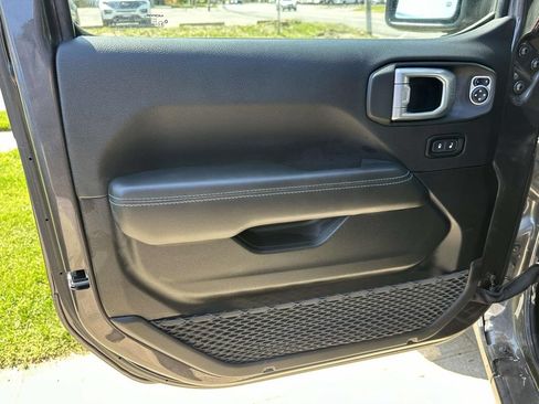Used 2023 Jeep Wrangler Unlimited Rubicon 4xe w/ Cold Weather Group AWD/4WD image 14