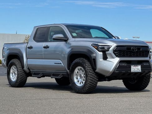 Used 2025 Toyota Tacoma TRD Off-Road w/ TRD Off Road Upgrade Package AWD/4WD image 5