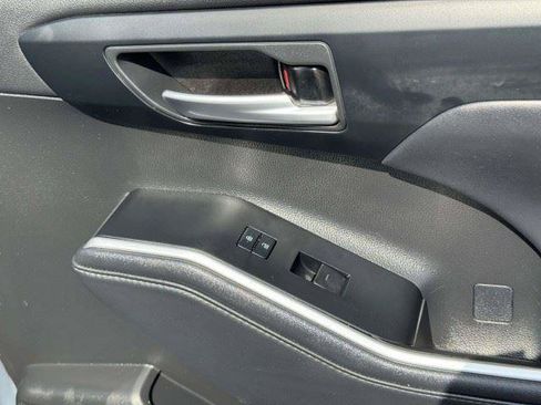 Used 2021 Toyota Highlander XLE AWD/4WD image 64