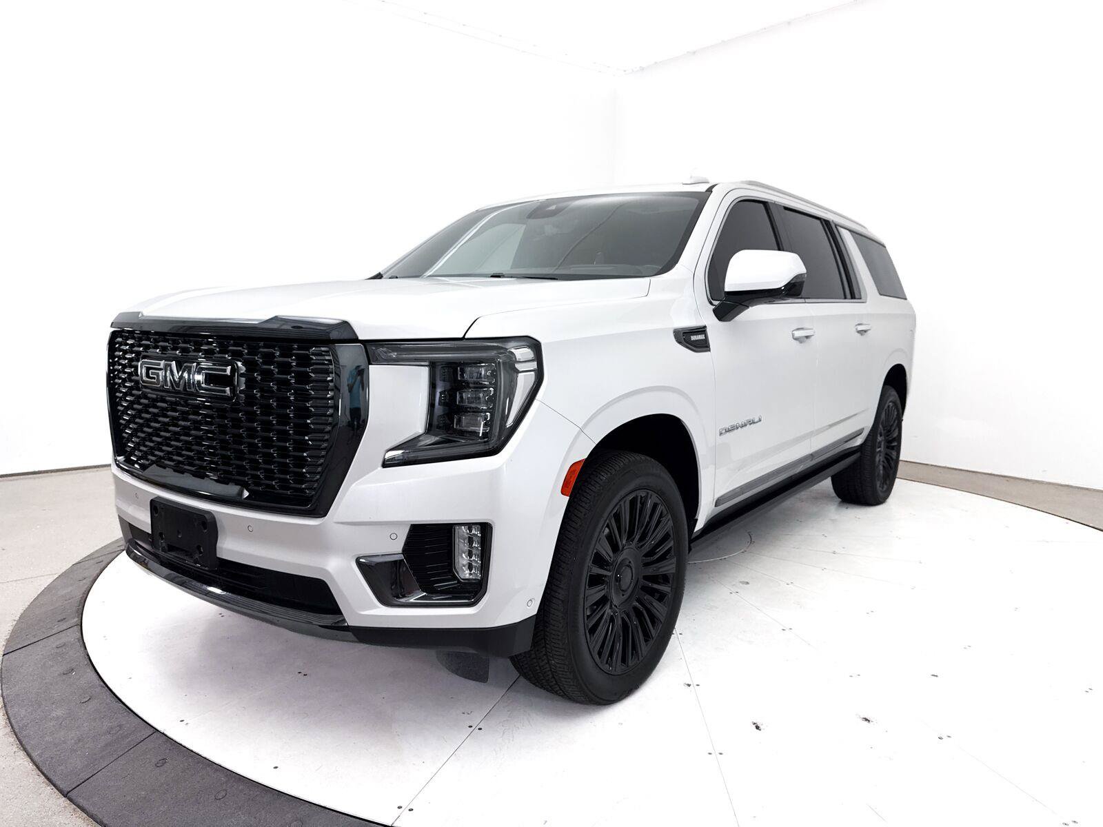 Used 2024 GMC Yukon XL Denali Ultimate AWD/4WD image 18