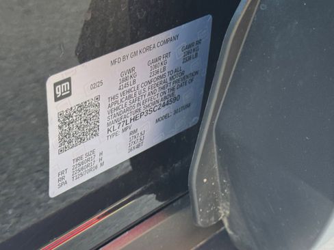 Used 2025 Chevrolet Trax LT FWD image 29