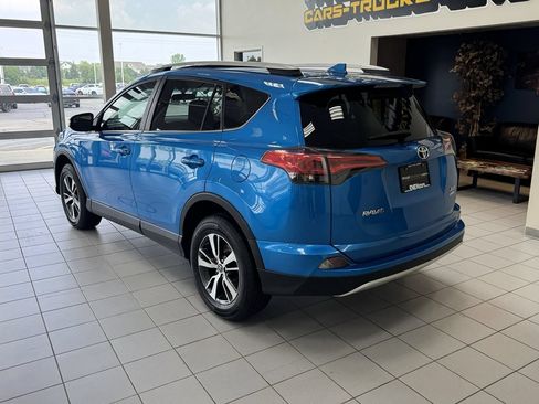 Used 2016 Toyota RAV4 XLE AWD/4WD image 2