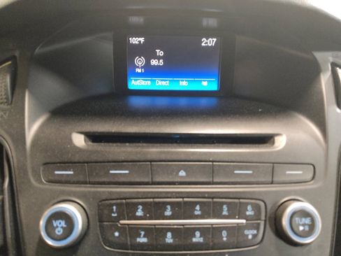 Used 2017 Ford Focus SE FWD image 25