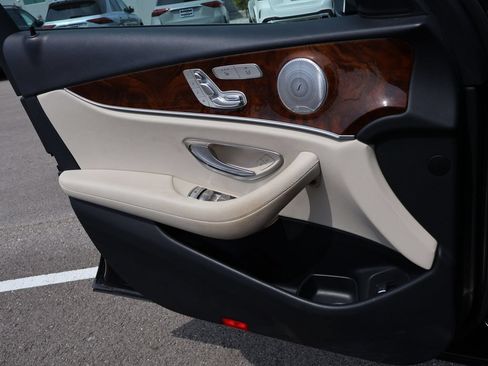 Used 2019 Mercedes-Benz E 300 4MATIC image 38