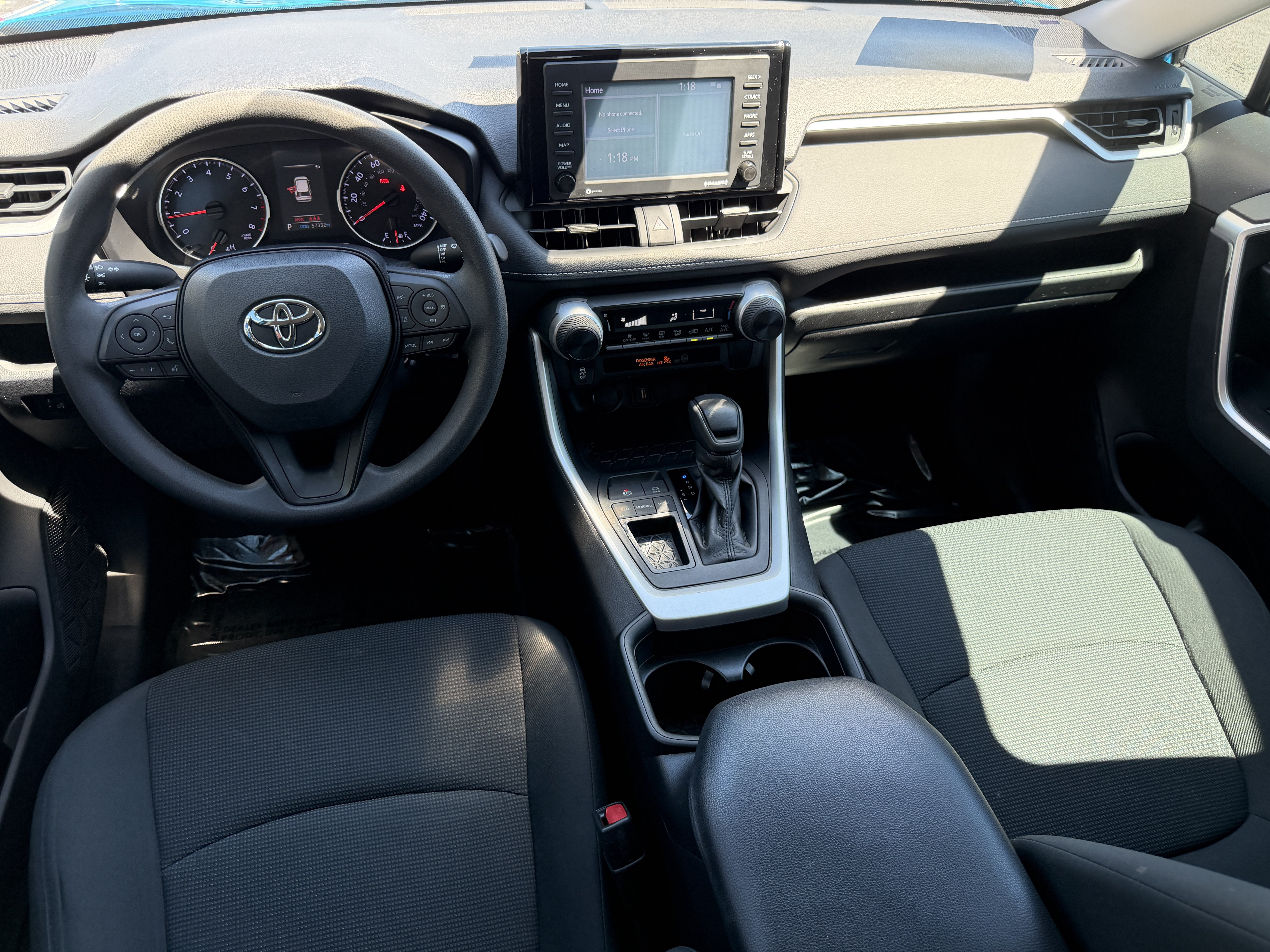 Used 2020 Toyota RAV4 LE FWD image 10