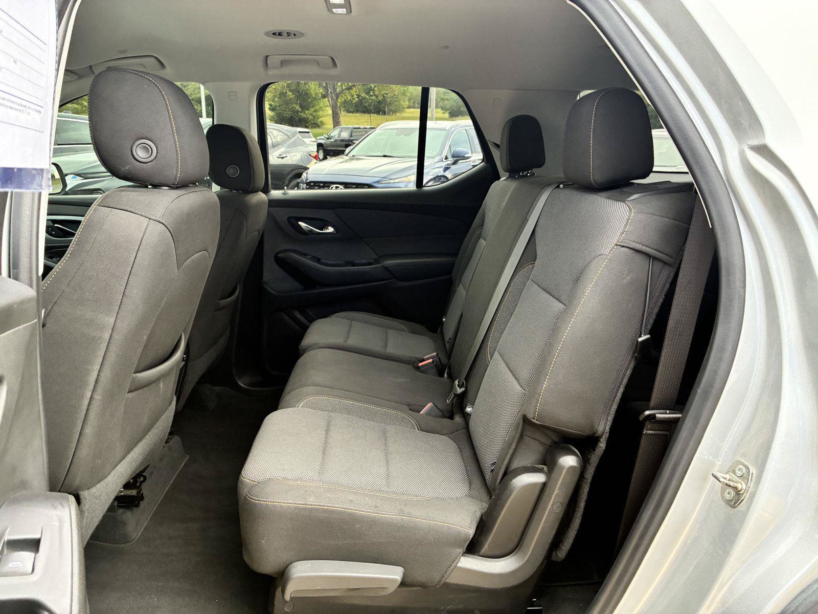 Used 2021 Chevrolet Traverse LT FWD image 13