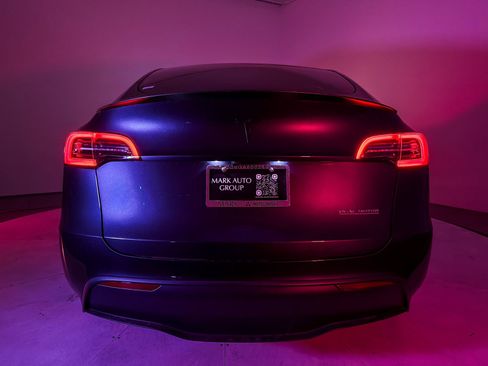 Used 2024 Tesla Model Y Performance AWD/4WD image 8