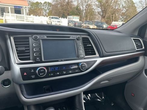 Used 2015 Toyota Highlander Limited image 17