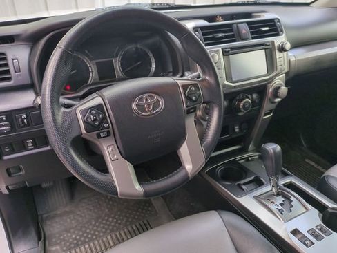 Used 2017 Toyota 4Runner SR5 Premium image 9