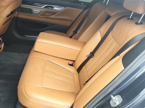 Used 2017 BMW 750i xDrive image 28