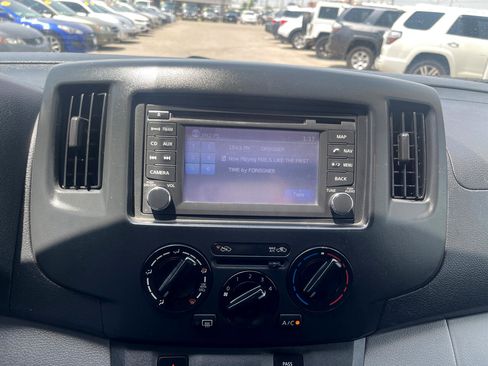 Used 2014 Nissan NV200 SV w/ Technology Package image 17