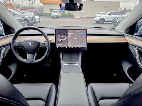 Used 2024 Tesla Model Y Long Range image 26