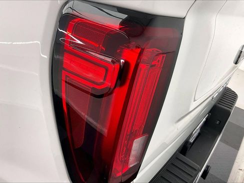 New 2026 GMC Sierra 1500 SLT w/ SLT Convenience Package image 16
