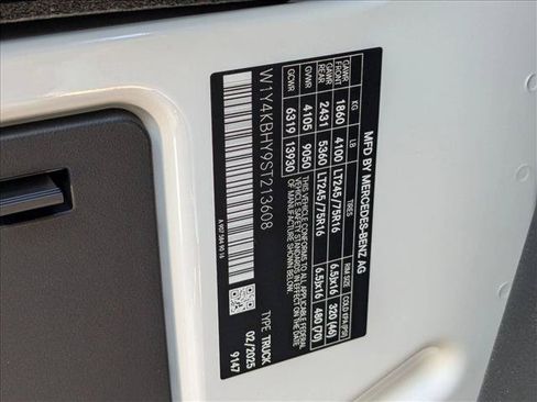 Used 2025 Mercedes-Benz Sprinter 2500 image 17