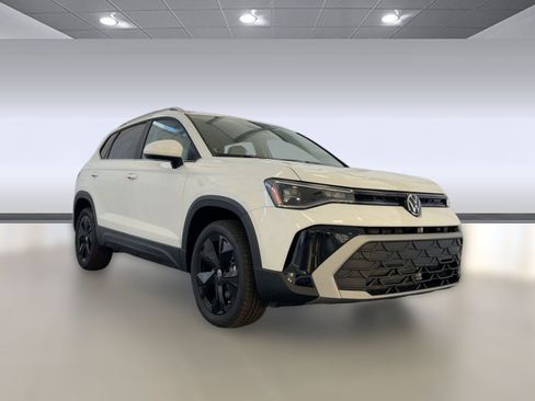 New 2026 Volkswagen Taos SE image 7