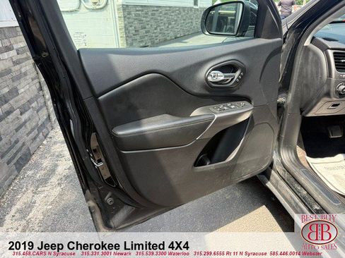 Used 2019 Jeep Cherokee Limited AWD/4WD image 9