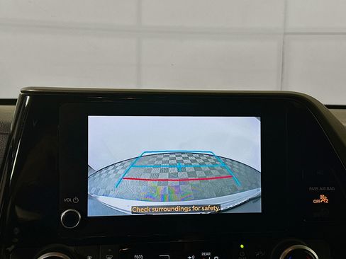 Used 2023 Toyota Highlander LE image 25