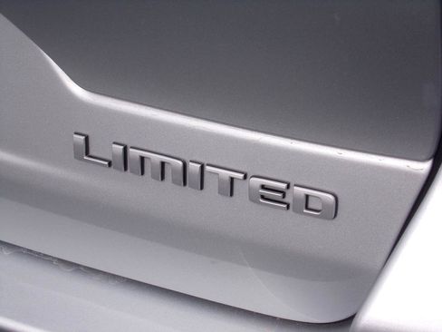Used 2024 Jeep Grand Cherokee Limited w/ Trailer Tow Package AWD/4WD image 12
