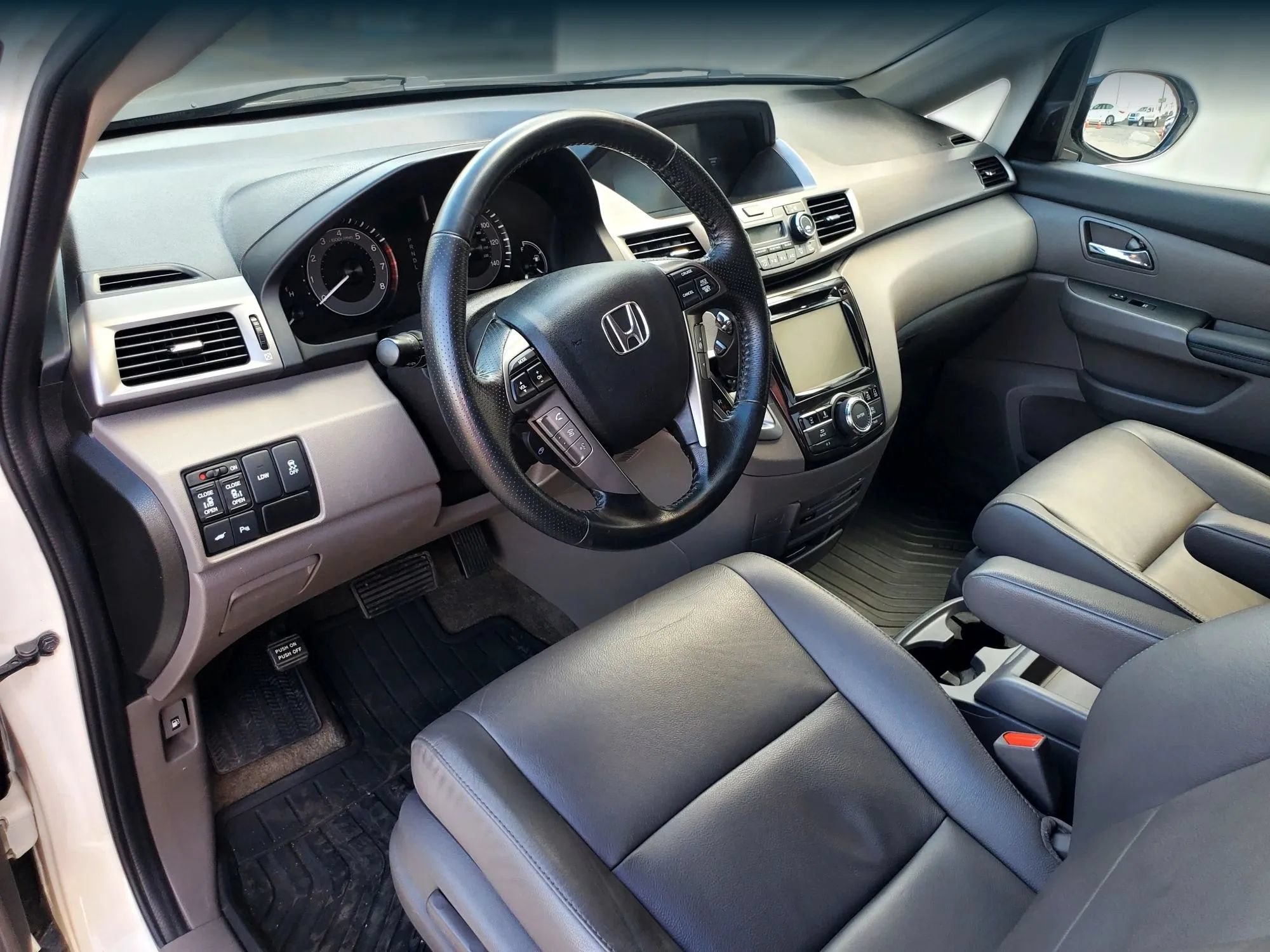 Used 2015 Honda Odyssey Touring Elite image 5