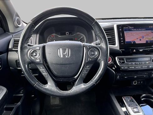 Used 2018 Honda Pilot Touring image 6