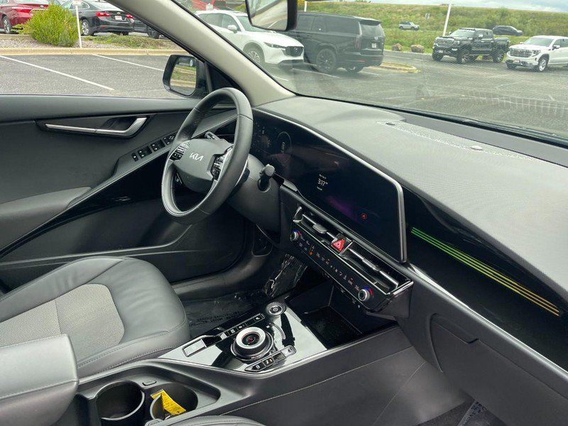 Used 2023 Kia Niro Wind w/ Wind Preserve Package FWD image 9