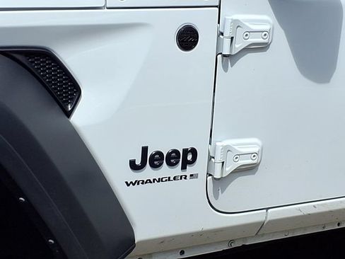 Used 2024 Jeep Wrangler Unlimited Sport AWD/4WD image 26