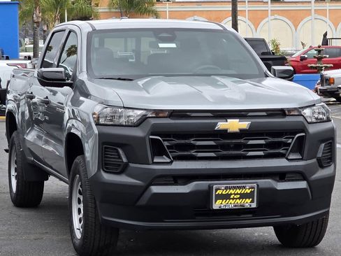 Used 2024 Chevrolet Colorado W/T w/ Technology Package image 2