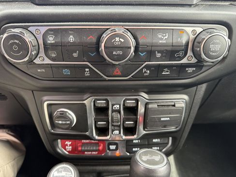 Used 2022 Jeep Wrangler Unlimited Rubicon 4xe w/ Cold Weather Group AWD/4WD image 23