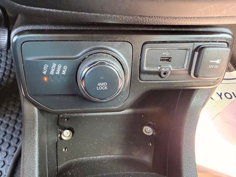 Used 2023 Jeep Renegade Altitude AWD/4WD image 16