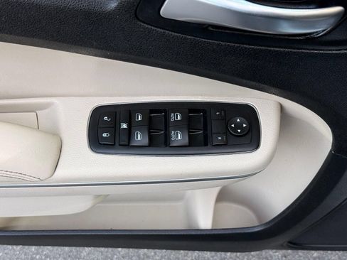 Used 2015 Chrysler 300 Limited RWD image 12