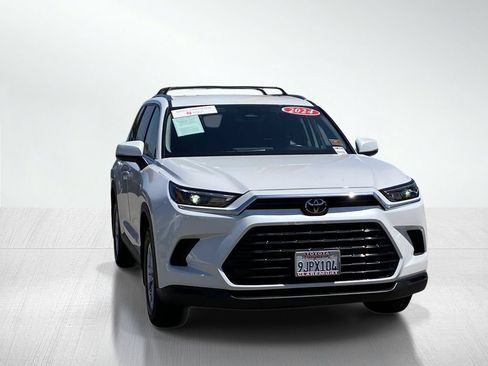 Certified 2024 Toyota Grand Highlander FWD image 13