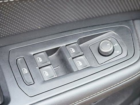 Used 2025 Volkswagen Atlas SE FWD image 21