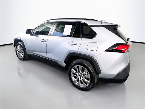 Used 2023 Toyota RAV4 XLE Premium image 5