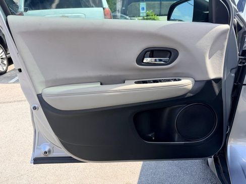 Used 2017 Honda HR-V LX image 22