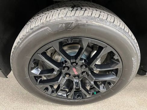 Used 2022 GMC Yukon XL Denali image 14