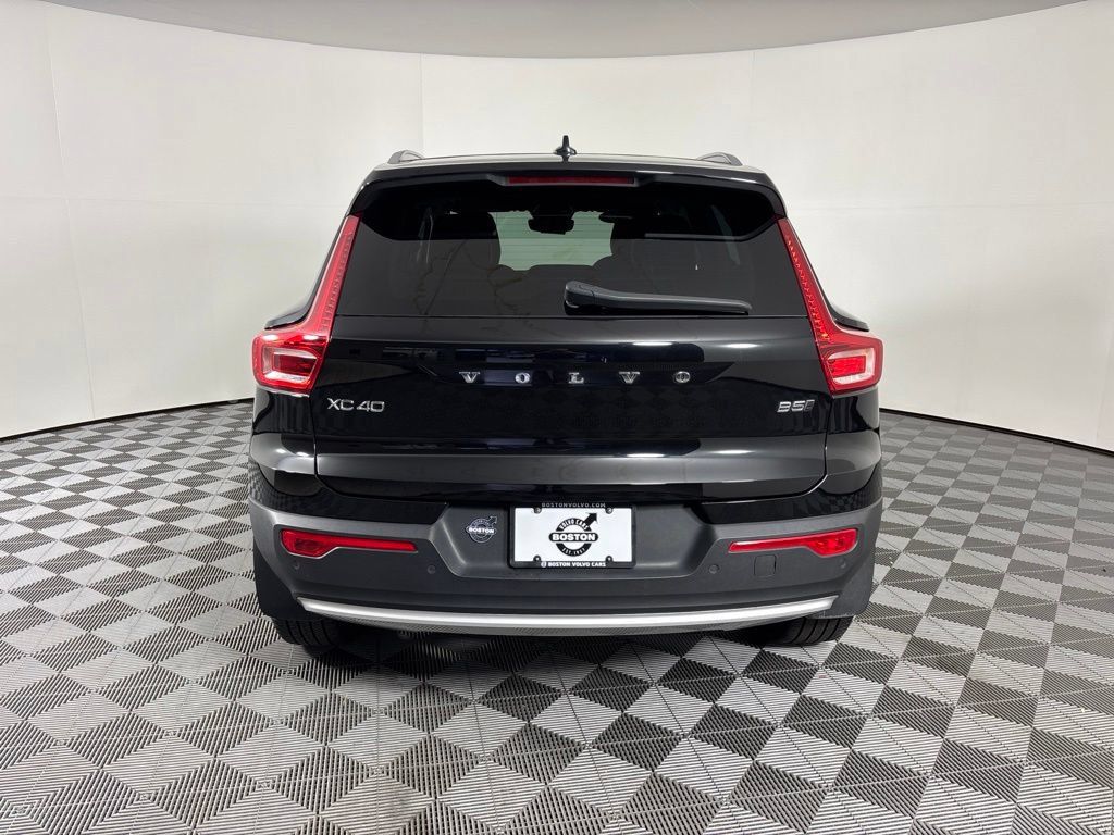Certified 2024 Volvo XC40 B5 Ultimate w/ Climate Package AWD/4WD image 7