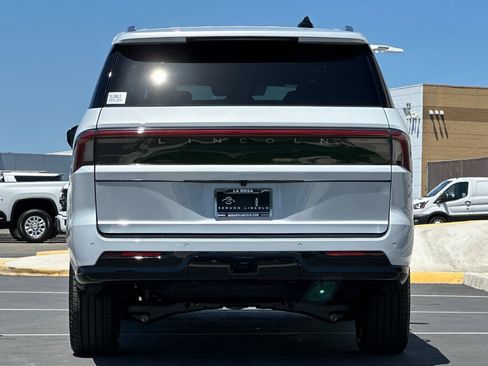 New 2026 Lincoln Navigator L Reserve AWD/4WD image 4