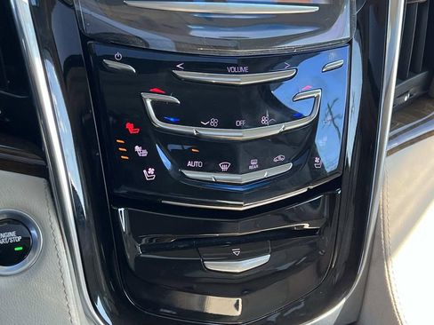 Used 2018 Cadillac Escalade Luxury AWD/4WD image 22