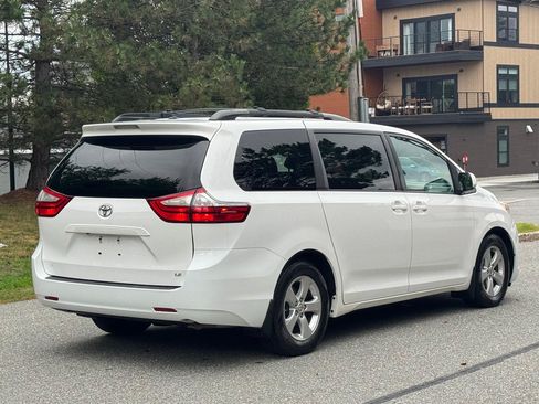Used 2017 Toyota Sienna LE FWD image 6