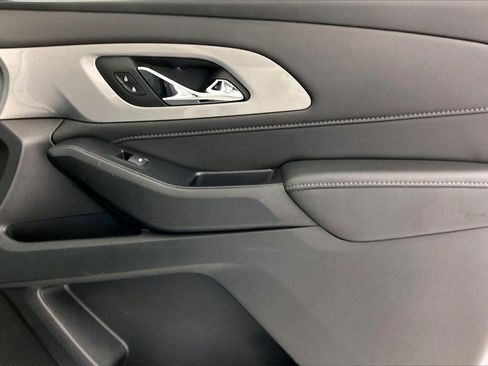 Used 2022 Chevrolet Traverse LT image 23