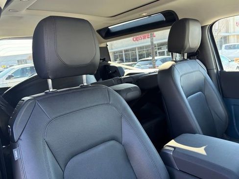 Used 2023 Land Rover Defender 90 S image 29