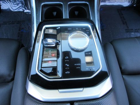 Used 2025 BMW 740i image 44