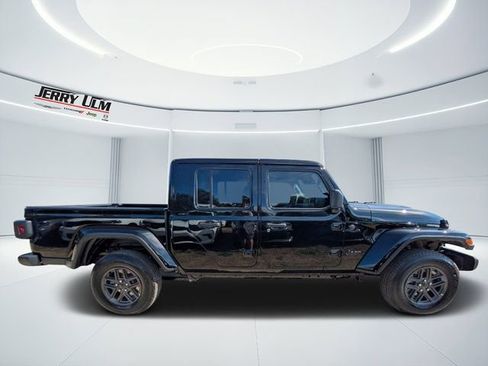 New 2026 Jeep Gladiator Sport image 2