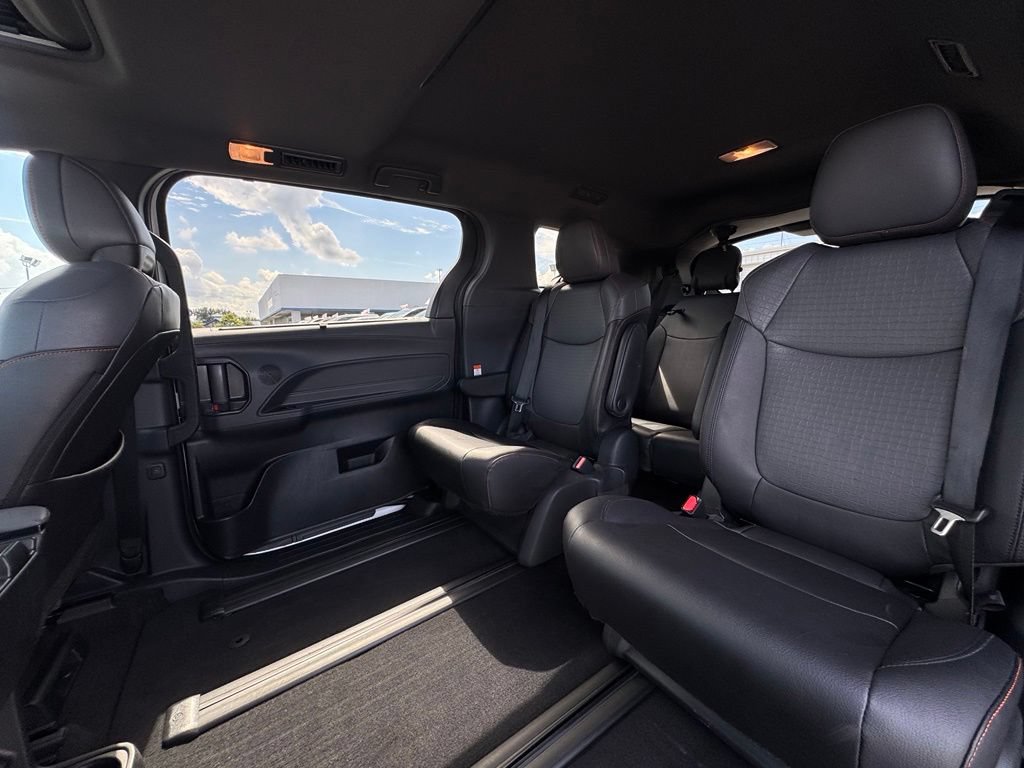 Used 2024 Toyota Sienna XSE FWD image 21