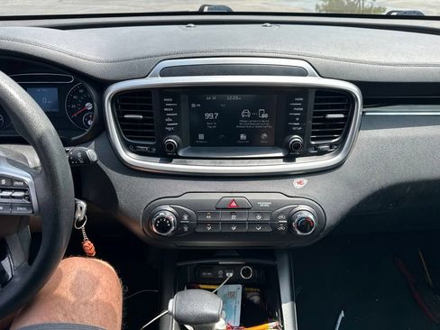 Used 2020 Kia Sorento FWD V6 image 9