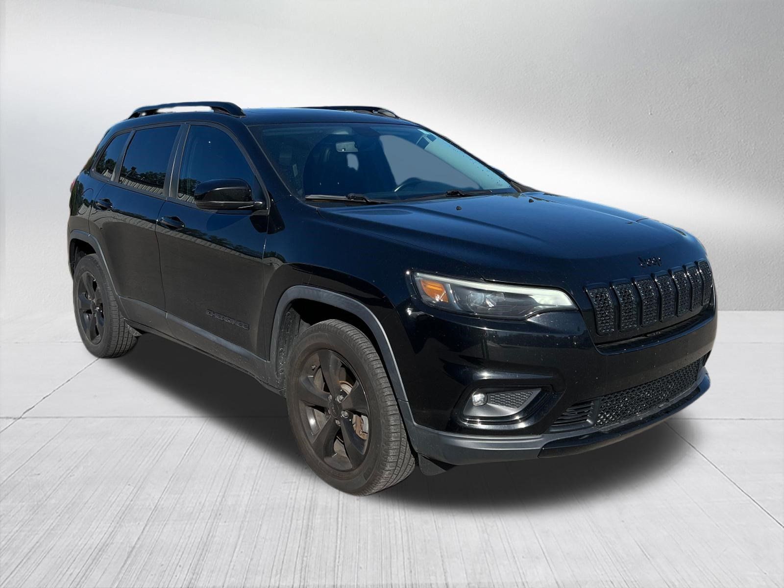 Used 2019 Jeep Cherokee Latitude Plus AWD/4WD image 3