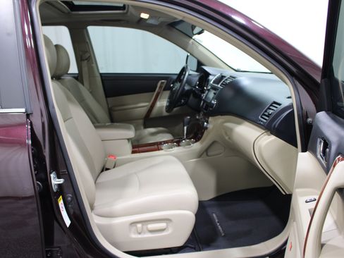 Used 2013 Toyota Highlander Limited FWD image 23